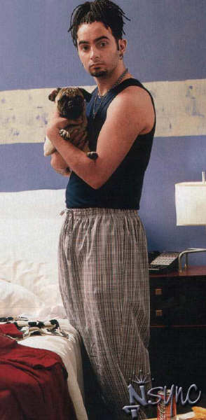 Aaaaawwwww loook at the puppy!!! oh and Chris too!